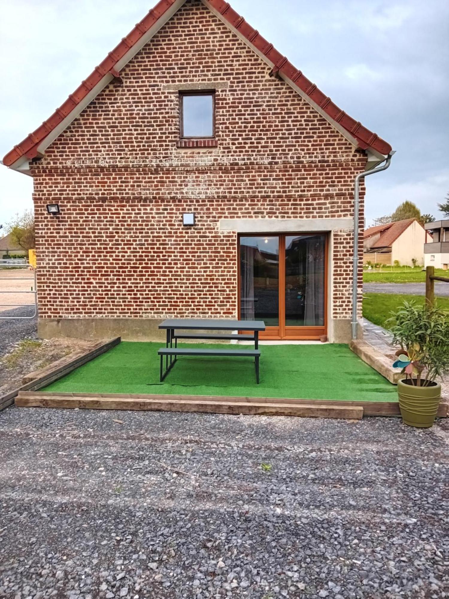 Gite Ferme Du Marronnier Derchigny Exterior photo